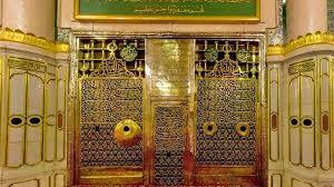   هل زيارة قبر الرسول واجبة؟