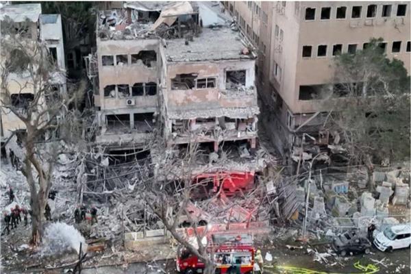 إعلام عبري: مقتل 4 إسرائيليين جراء إصابة مباشرة بصاروخ إيراني في بيتح تكفا