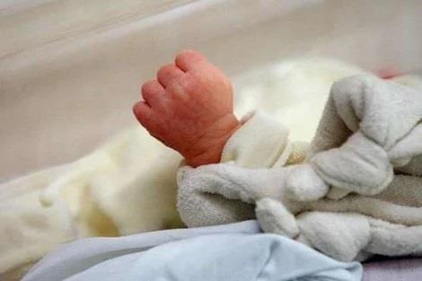 فتاة تلد وتقتل رضيعها داخل حمام مستشفى
