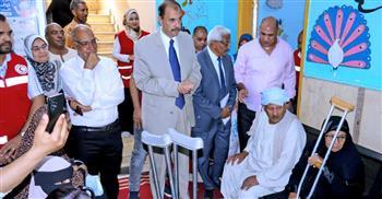 محافظ سوهاج يتفقد قافلة تركيب الأطراف الصناعية بمستشفى الهلال الأحمر بالحويتي