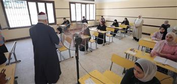   رئيس قطاع المعاهد الأزهرية ووكيلاه يتفقدون امتحان النحو لطلاب القسم العلمي.. صور
