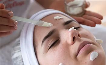   مستحضرات التجميل تحت المجهر: هل تسهم في زيادة أورام الثدي؟