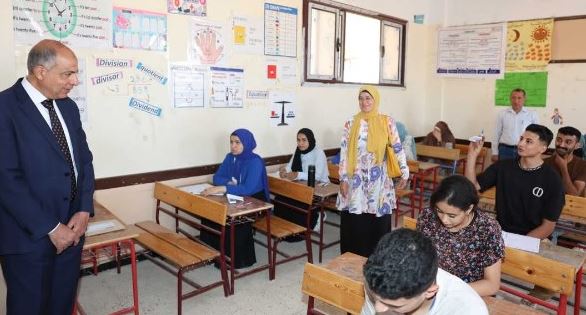 محافظ المنيا يتفقد امتحانات الثانوية العامة.. ويحيل إدارة مدرسة للتحقيق