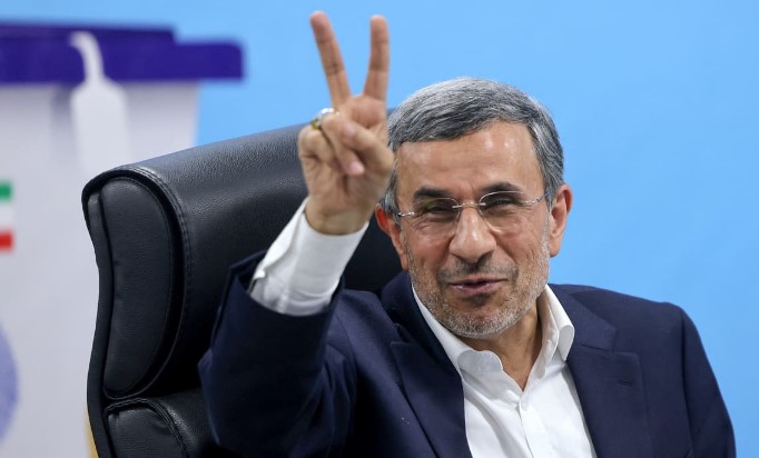 تليفزيون أذربيجان: مقتل الرئيس الإيراني الأسبق "نجاد" في طهران