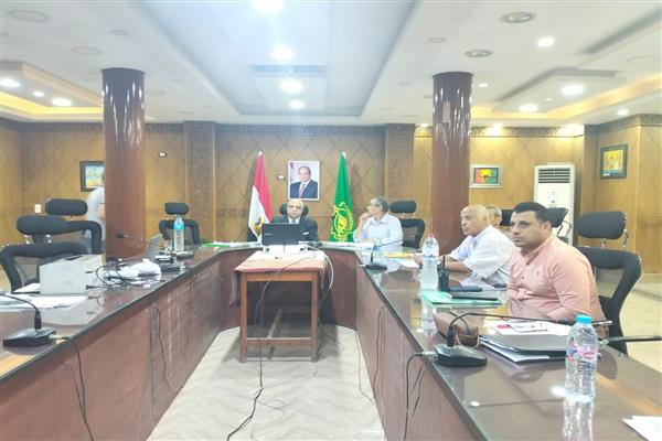 مدير" تعليم القليوبية "  يتابع انتظام لجان امتحانات الثانوية العامة بغرفة العمليات الرئيسية