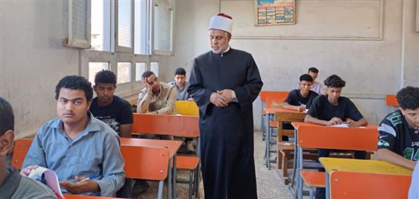 بدون شكاوى.. طلاب القسم الأدبي بالشهادة الثانوية الأزهرية يؤدون امتحان الفقه