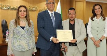   محافظ الجيزة يكرِّم خريجي البرامج التدريبية الرقمية والإدارية دعمًا للرقمنة 
