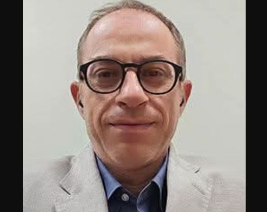 الدكتور أحمد العنتبلي يحصل على منحة الأستاذية العالمية من الأكاديمية البريطانية