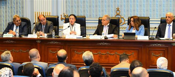 وزيرة البيئة تناقش ملف منظومة إدارة المخلفات مع محلية "النواب"