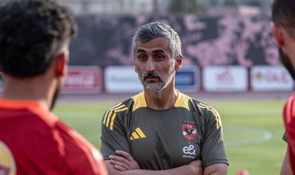 ريبيرو يناقش مع معاونيه خطة تجهيز الأهلي لمباراة بالميراس