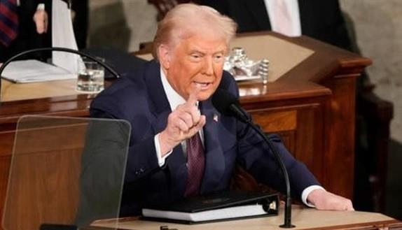 ترامب يلوّح بخيار عسكري ضد منشآت إيران النووية