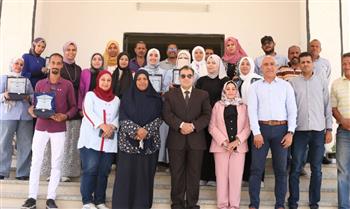   رئيس جامعة جنوب الوادي يلتقي بفريق عمل الإدارة الهندسية بالجامعة