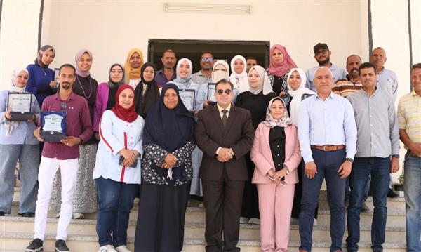 رئيس جامعة جنوب الوادي يلتقي بفريق عمل الإدارة الهندسية بالجامعة
