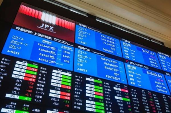 الحكومة اليابانية تخفض إصدارات السندات طويلة الأجل بنسبة 10% لتهدئة اضطرابات السوق