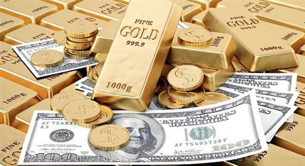 الذهب يتراجع مع صعود الدولار بعد نبرة بنك الفيدرالي الأمريكي المتشددة