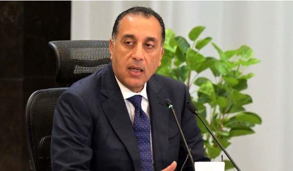 مدبولي يتفقد مشروع تصنيع أجهزة شاشات التليفزيون والهواتف المحمولة بـ 6 أكتوبر