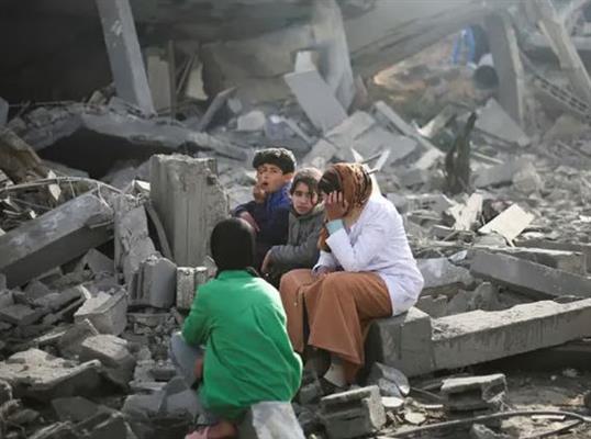 استشهاد 18 فسلطينيا في قصف الاحتلال الإسرائيلي مخيم "الشاطئ" بغزة ومنتظري المساعدات في خان يونس