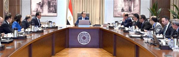 رئيس الوزراء يتابع موقف توفير الأدوية والمُستلزمات الطبية