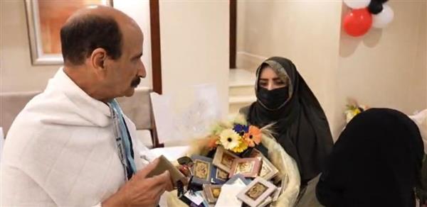 مع اقتراب موعد تصعيدهم الي عرفات:"المطوفين" يبدأون مراسم استقبال حجاج الخمس نجوم