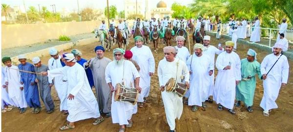 هبطة العيد في سلطنة عُمان.. الأصالة ممزوجة بتقاليد توارثتها الأجيال