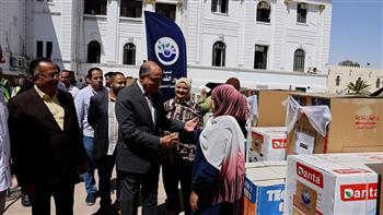   محافظ المنيا يسلم 23 جهاز عروسة 