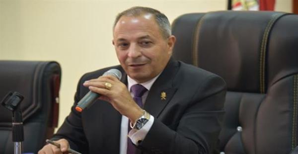 محافظ بورسعيد يبحث الفرص الاستثمارية الخدمية والسياحية مع وفد من المستثمرين