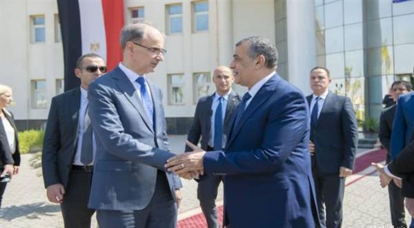 وزير الإنتاج الحربي يبحث مع رئيس وزراء صربيا تعزيز التعاون المشترك