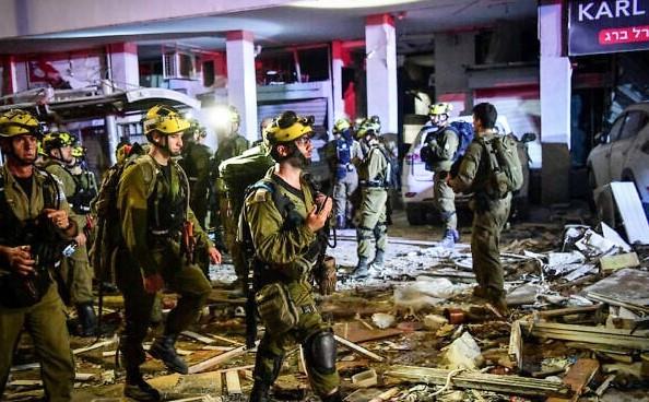 إصابة خمسة أشخاص جراء صواريخ باليستية إيرانية ضربت إسرائيل