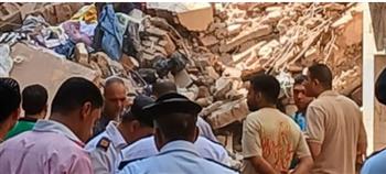   استخراج جثمان طفل من أسفل أنقاض عقار حدائق القبة