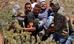إصابة 6 فلسطينيين جراء اعتداء جنود الاحتلال ومستوطنين عليهم فى الخليل