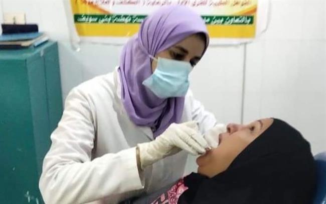الكشف على 600 مريض في قافلة طبية بقرية "الكوم الأحمر" ببني سويف