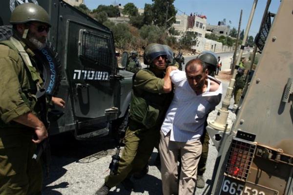 الاحتلال الإسرائيلي يعتقل 16 فلسطينيا من الخليل