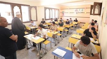   وكيل الأزهر يتفقد لجان معاهد العبور في امتحان الكيمياء .. ويطمئن الطلاب على مادة الفيزياء