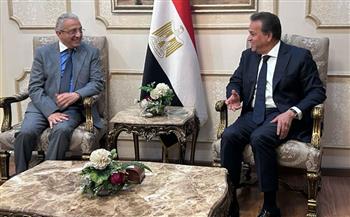  الدكتور خالد عبدالغفار يستقبل وزير الصحة التونسي بمطار القاهرة الدولي