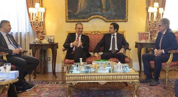 وزير الاتصالات يبحث مع مسئولي شركات عالمية في روما توسيع استثماراتها في مصر