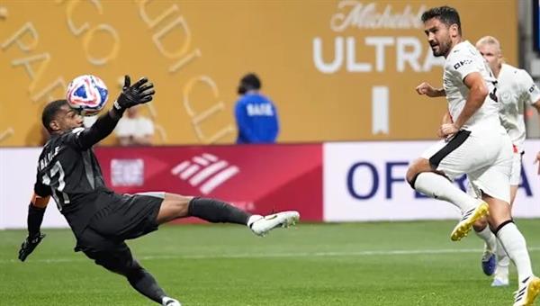 جوندوجان يُتَوَّج بجائزة أفضل لاعب في مباراة مانشستر سيتي والعين بالمونديال