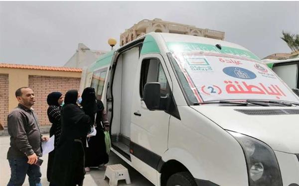 فحص وعلاج 1267 حالة خلال قافلة طبية بأهناسيا في بني سويف