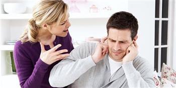 هل رفع الزوجة صوتها على زوجها باستمرار مبرر للطلاق؟