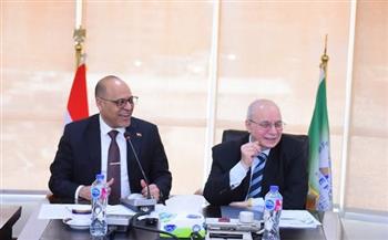   وزير العمل يلتقي قيادات الاتحاد المصري لمقاولي التشييد والبناء لتفعيل التعاون