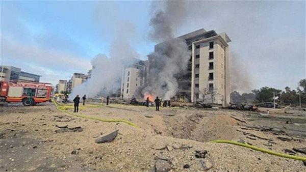 إسعاف إسرائيل: 3 قتلى ومصابين في سقوط صاروخ على مبنى بـ«بئر السبع»