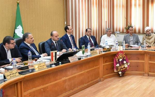 محافظ الشرقية: نولي اهتماما كبيرا بإنجاز الملفات الرئاسية الهامة