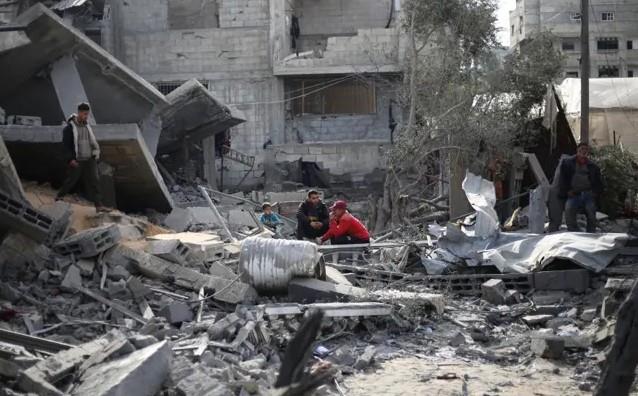 استشهاد 18 فلسطينيا في قصف لقوات الاحتلال على قطاع غزة  ​