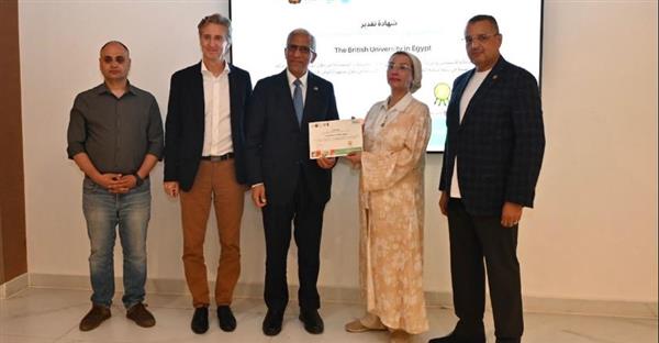 وزيرة البيئة تكرّم الجامعة البريطانية في مصر لإنجازاتها الرائدة في التنمية المستدامة