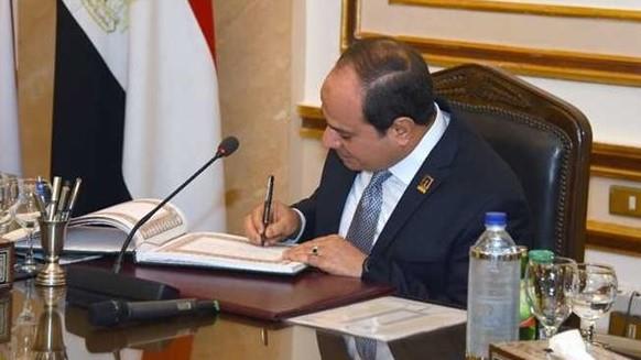 الرئيس السيسي يوقع قانونًا بشأن تعديل بعض أحكام قانون مزاولة مهنة الصيدلة  ​