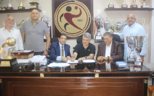 رسميا.. باسكوال يوقع علي عقود توليه مهمة منتخب اليد