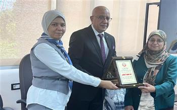 " يوسف "  يُكرم الدكتورة رانيا الشهير على جهودها في ملف تنظيم الأسرة بصحة قنا