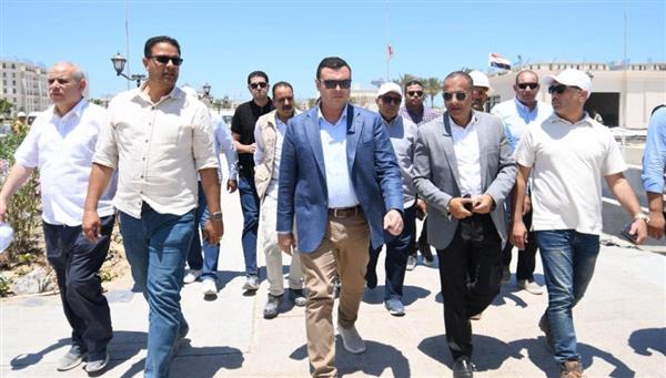 وزير الإسكان يتفقد المدينة التراثية والمنطقة الشاطئية بالعلمين الجديدة