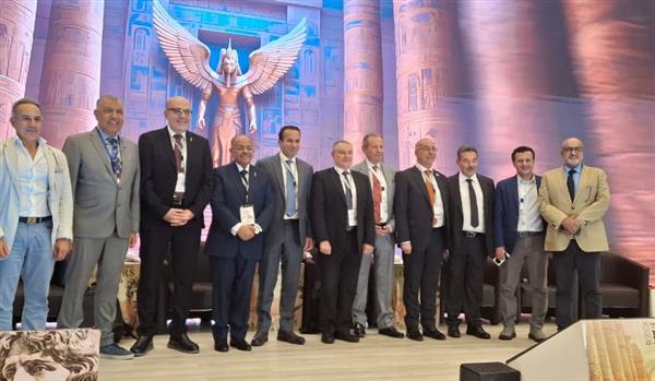 نقل مباشر لعمليات الجراحية بالعيون للدول العربية ورواند في أفريقيا