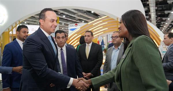 رئيس هيئة الرعاية الصحية يلتقي وزيرة الصحة الناميبية ورئيس صندوق تمويل التعليم في أفريقيا