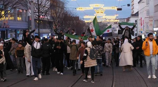 معظمهم من اللاجئين .. "النواب الألماني" يقر تعليق لم شمل أسر اللاجئين